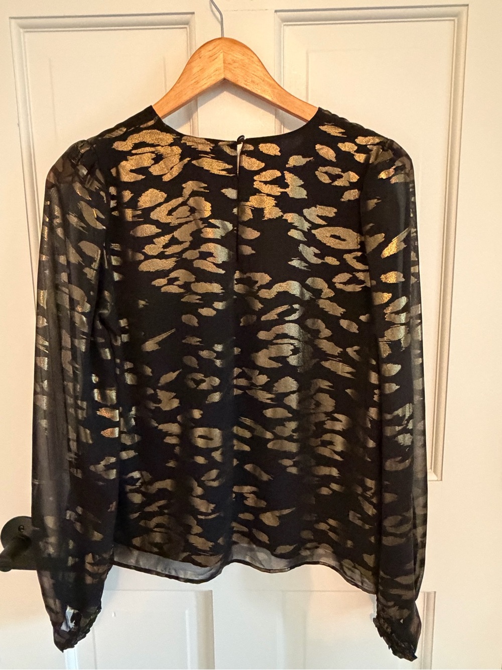 EVEREVE Black & Gold Metallic Print Blouse – Size Small - Picture 3 of 4